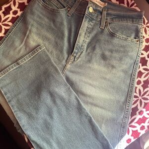 #43 Levi's Light Blue Slim Jeans